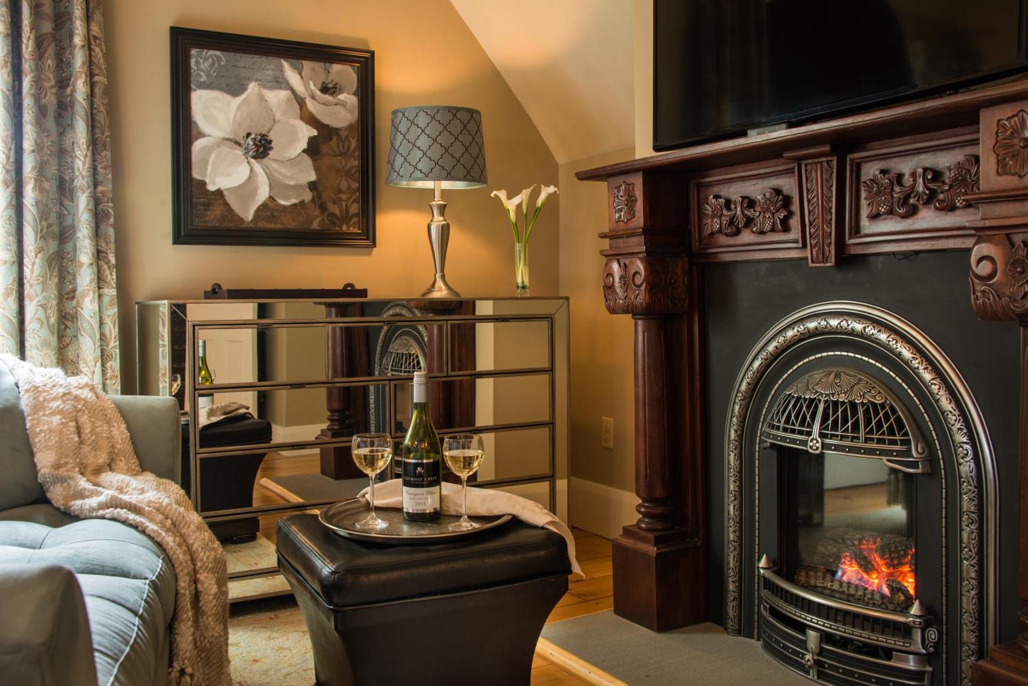 Gothic Eves Inn And Spa Bed And Breakfast Trumansburg Exteriér fotografie