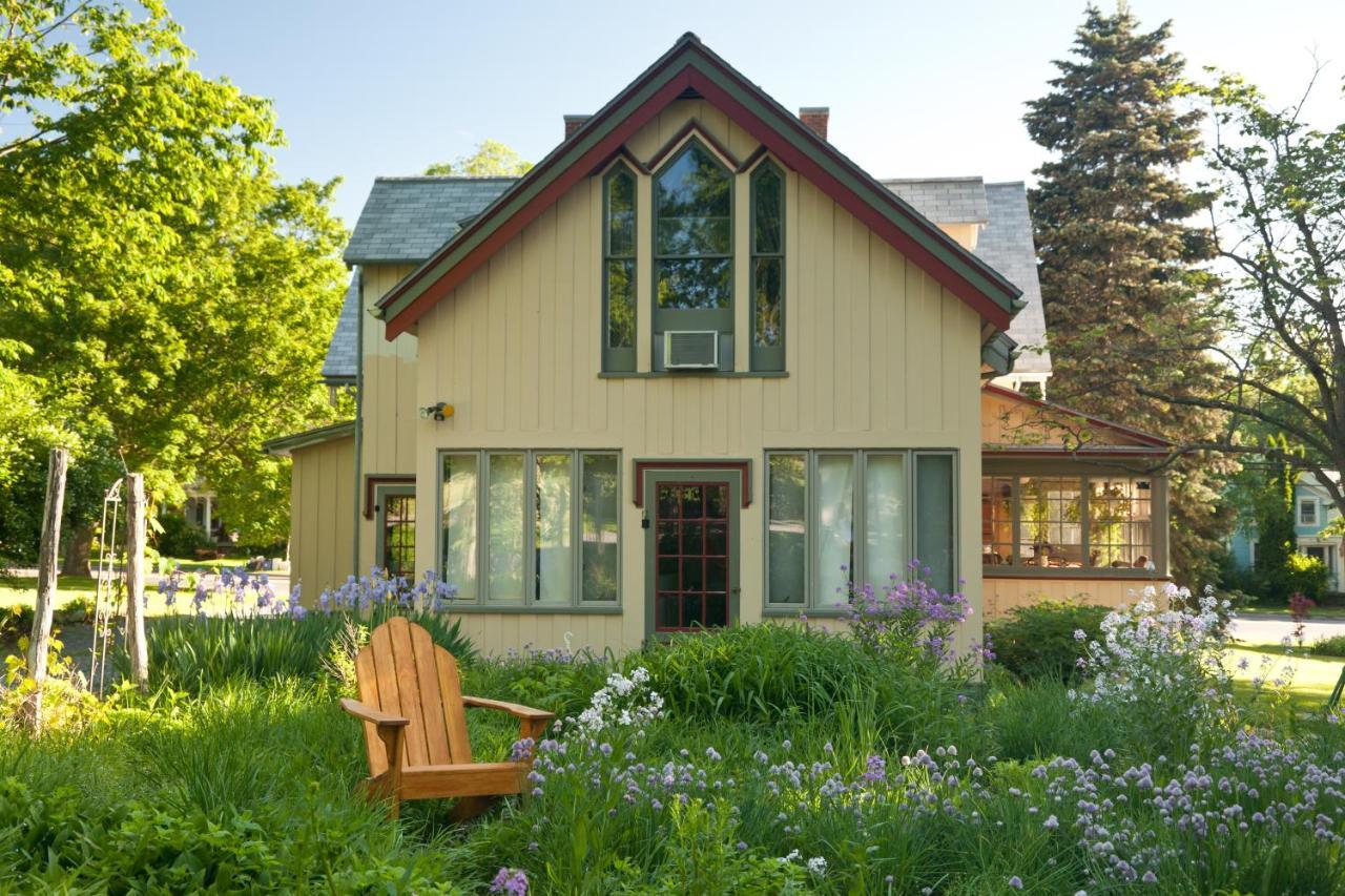 Gothic Eves Inn And Spa Bed And Breakfast Trumansburg Exteriér fotografie