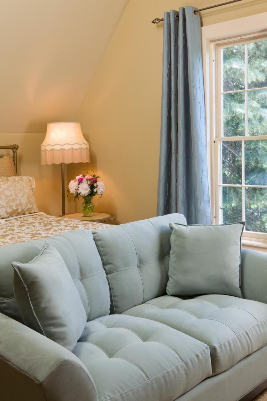 Gothic Eves Inn And Spa Bed And Breakfast Trumansburg Exteriér fotografie
