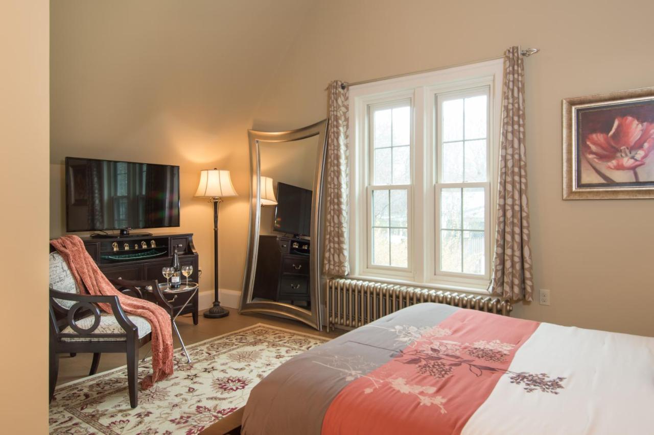 Gothic Eves Inn And Spa Bed And Breakfast Trumansburg Exteriér fotografie